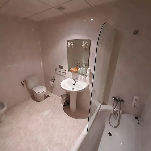 Hotel Restaurante Moneda baño